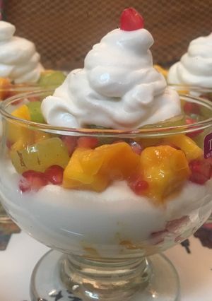A picture of Fruit 'and' cream cocktail.