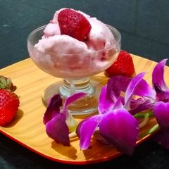 A picture of Strawberry Curd Ice-cream.