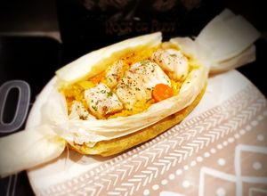 Une photo de Curry de lotte en papillote