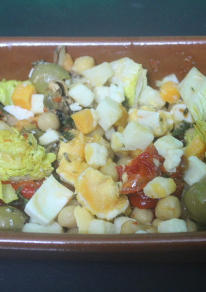Una foto de Ensalada de garbanzos con mejillones