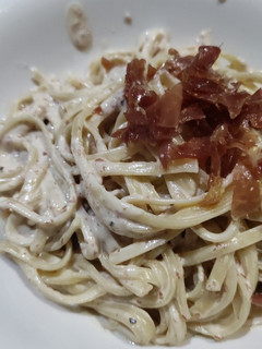 Una foto de Tallarines con salsa de foie y jamón