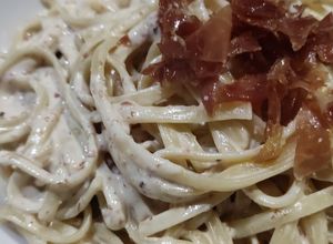 Una foto de Tallarines con salsa de foie y jamón