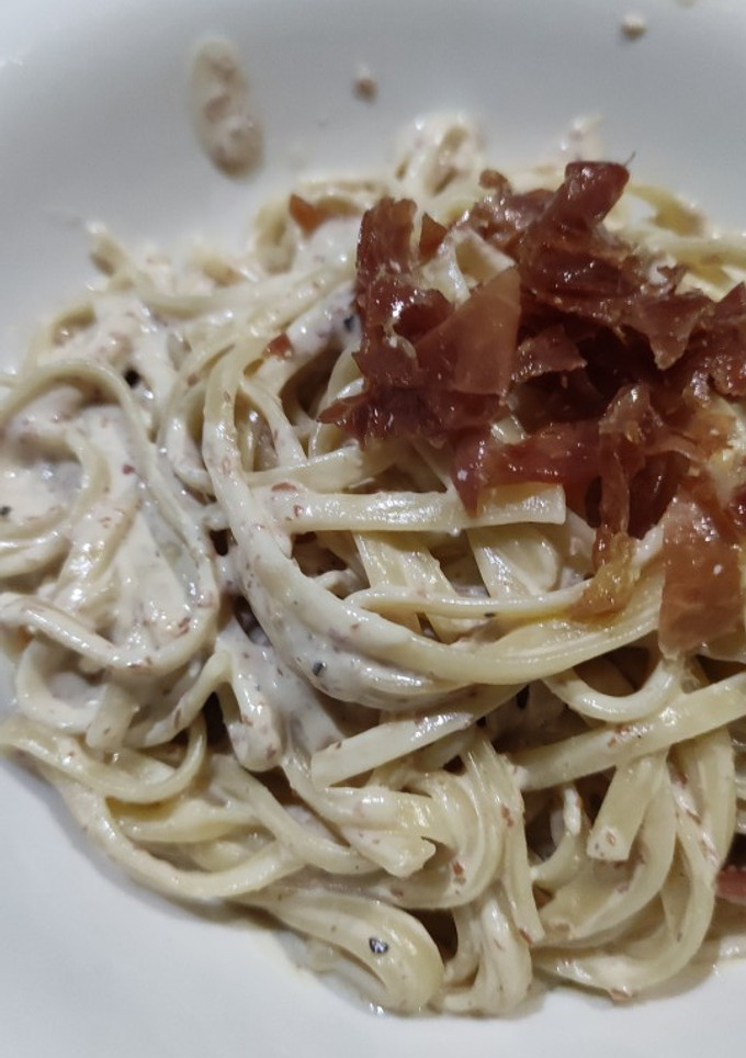 Una foto de Tallarines con salsa de foie y jamón