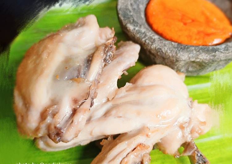 Bagaimana Menyiapkan Ayam pop ala RM padang ternama, Enak