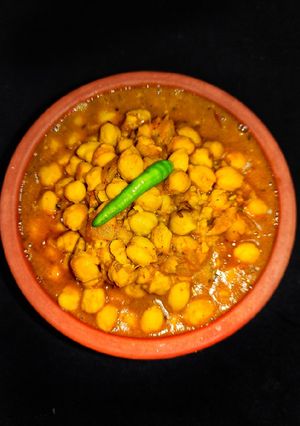 A picture of Chickpeas/chhole masala.