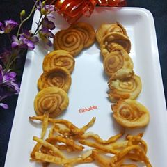 A picture of Pinwheel Swril Mathri.