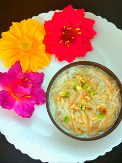 दूध वाली सेवइयां (Doodh Wali seviyan recipe in Hindi) रेसिपी मुख्य फोटो