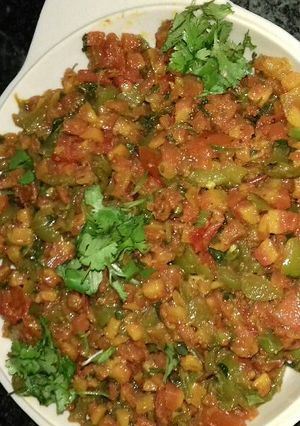 A picture of Carrot & shimla mirch ki sabji without potato.