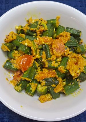 A picture of Bhindi with Sesame Seeds Paste or Tilottoma Bhindi.