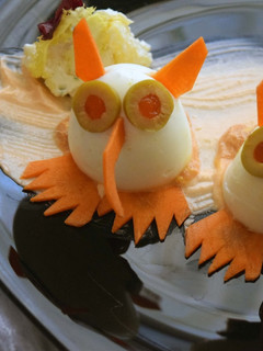 Una foto de Búhos Asesinos -Huevos Rellenos- Halloween