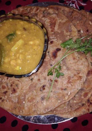 A picture of Sattu paratha with chana dal.