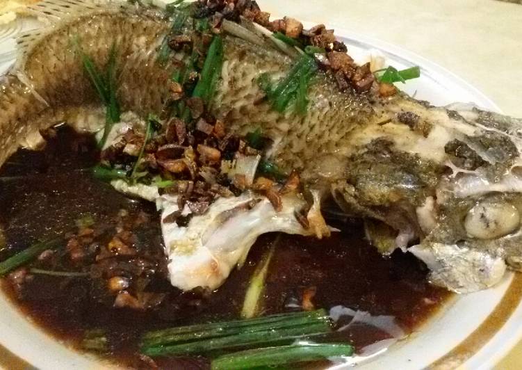 How to Prepare Award-winning Steam Fish in Supreme Soy Sauce topped with Salted Black Daze