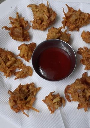 प्याज के पकौड़े (Pyaz ke pakode recipe in hindi) रेसिपी मुख्य फोटो
