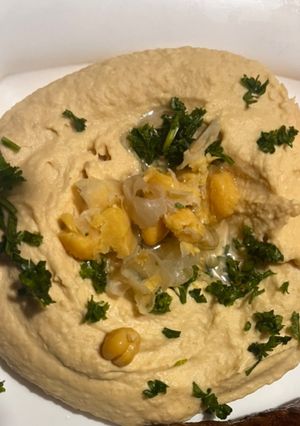 A picture of Easy homemade hummus.