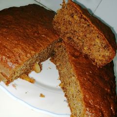 A picture of Rich carrot cake.