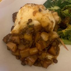 A picture of Vegetarian cottage pie.