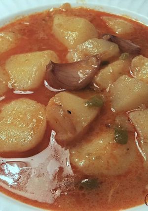 Foto principal de Estofado de patatas con cebollas y ajos