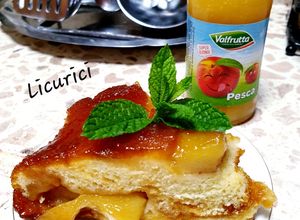 O poză a rețetei Prăjitura răsturnată cu mere și pere caramelizate.