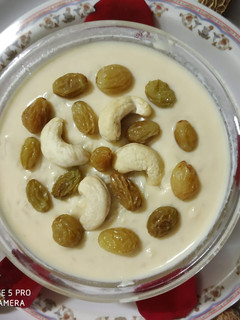 A picture of Dates rice kheer.