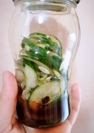 Una foto de Pepino a la vinagreta oriental