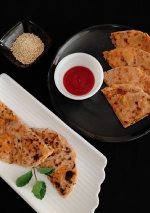 A picture of Quinoa stuff paratha.