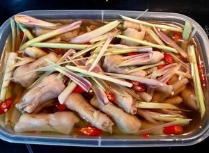 Hình của món Chân gà ngâm sả ớt.
