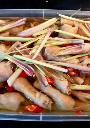 Hình của món Chân gà ngâm sả ớt.