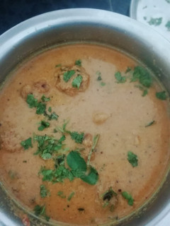 பருப்பு உருண்டைக்குழம்பு(paruppu urundai kulambu recipe in tamil) செய்முறை முக்கிய புகைப்படம்