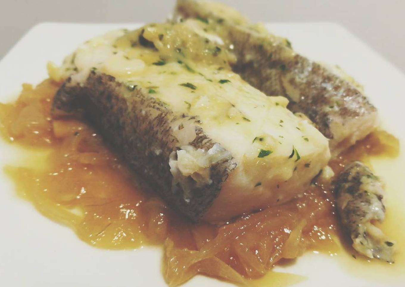 Lomos de Bacalao con Cebolla Caramelizada
