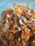 Arroz de katsuobushi (bonito seco)
