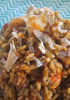Una foto de Arroz de katsuobushi (bonito seco)