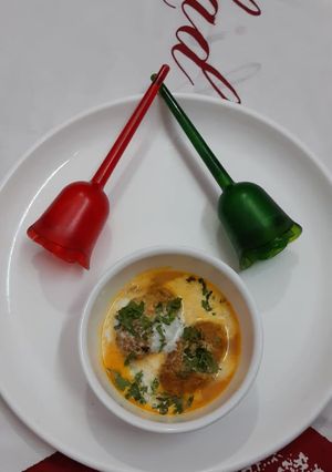 A picture of Raw banana peanut kofta curry.
