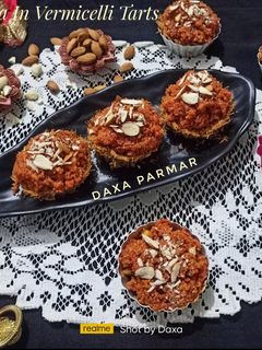 કેરટ હલવા ઈન વર્મિસેલી ટાર્ટસ (Carrot Halwa In Vermicelli Tarts Recipe In Gujarati) રેસીપી મુખ્ય ફોટો