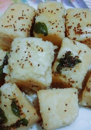 A picture of Suji dhokla.