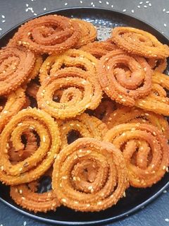 कुरकुरी चकली (Kurkuri chakli recipe in hindi) रेसिपी मुख्य फोटो