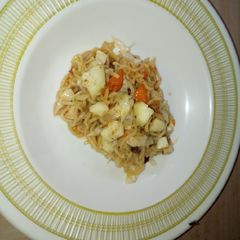 A picture of Indomie n veggies.