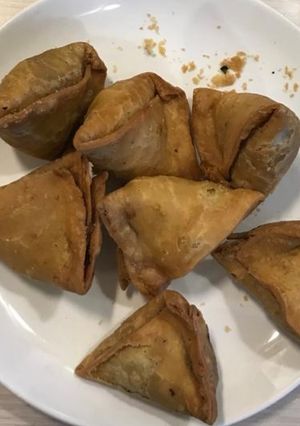 समोसे (samose recipe in Hindi) रेसिपी मुख्य फोटो
