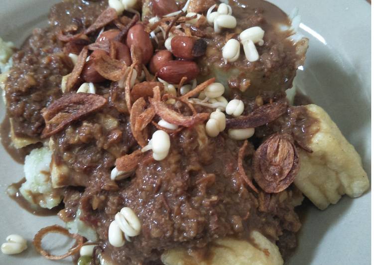 Lontong tahu khas bojonegoro