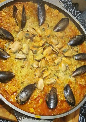 Una foto de Arroz con pollo y mejillones