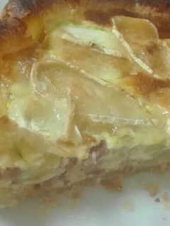 Una foto de Quiche de puerro, bacon, calabacín y queso de cabra