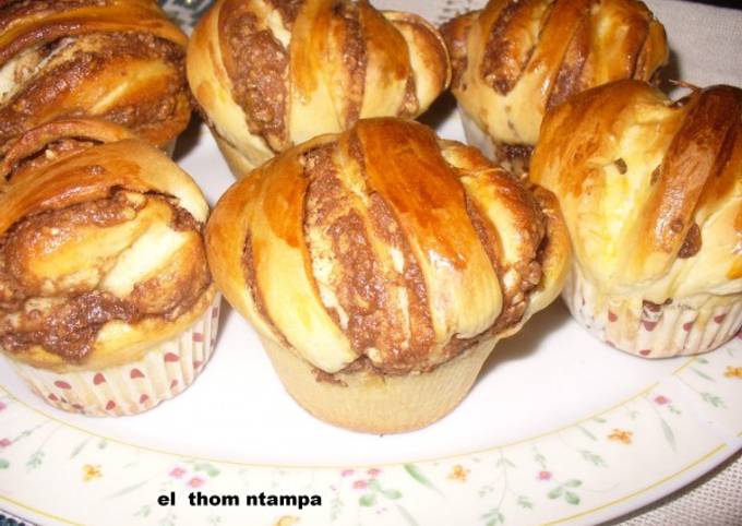 κύρια φωτογραφία συνταγής Muffins με ζύμη brioche με φυστικοβούτυρο και nutella