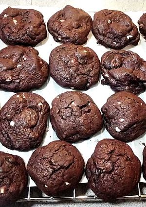 A picture of Chocolate Chip Soft Cookie - Crispy Outside, Soft Inside.