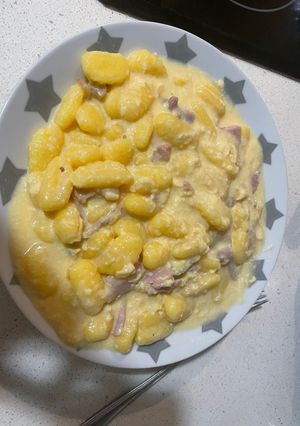 Una foto de Gnocchi carbonara
