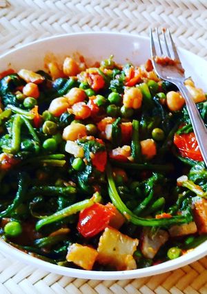A picture of Mixed vegetables curry.
