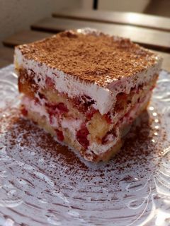 Una foto de Tiramisú de fresas