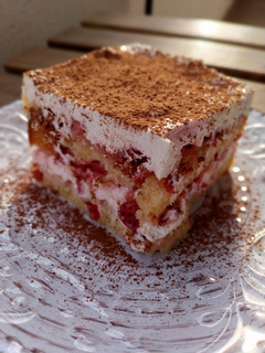 Una foto de Tiramisú de fresas