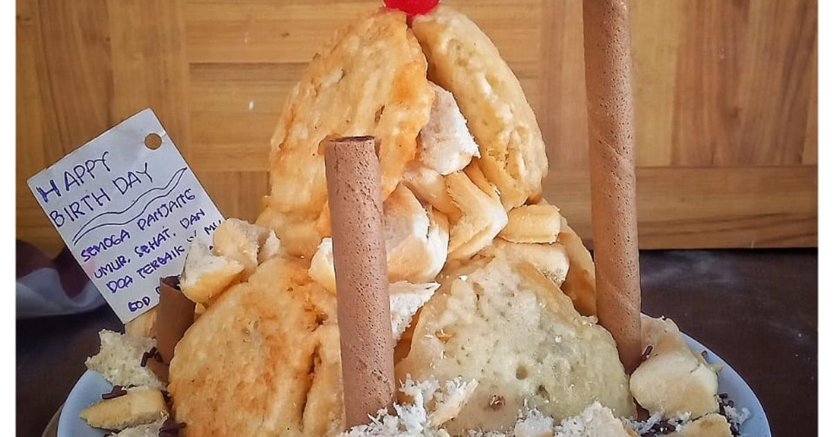 Tumpeng Roti Goreng Isi Cokelat