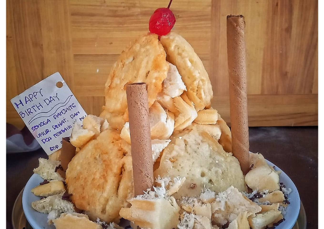 Tumpeng Roti Goreng Isi Cokelat