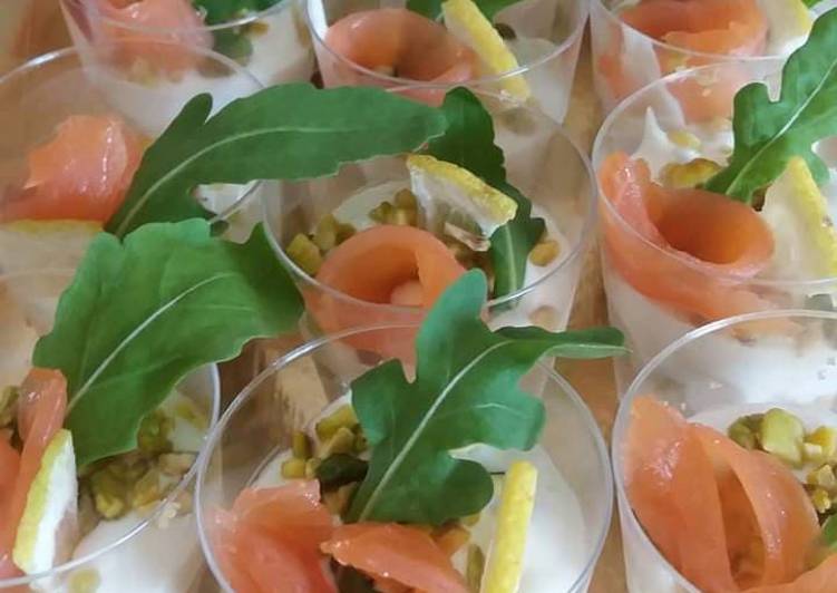 Recetta di Fatto in casa super veloce Monoporzione di Cheesecake al Salmone