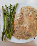 Pollo relleno de verduras en salsa de champiñones estilo Bonnie